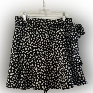Boutique Black and White Mini Skort